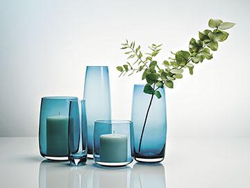 Wine that travels well and turquoise vases as lanterns