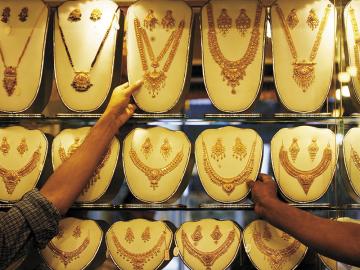 Global factors favour a rise in gold prices: Religare Securities' Jayant Manglik