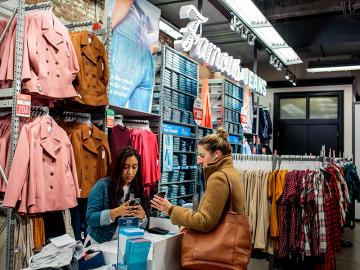 How to work retail in the middle of the retail apocalypse