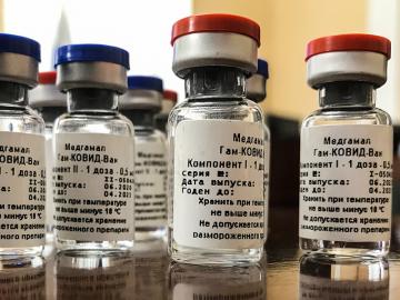 'This is beyond stupid': Experts worry about Russia's rushed vaccine