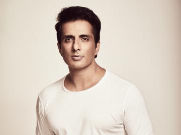 'I am here to win hearts, not for politics': Sonu Sood