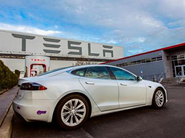 Tesla surprises analysts with $104 million quarterly profit