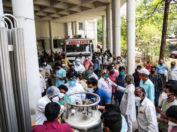 India's health system cracks under the strain as coronavirus cases surge