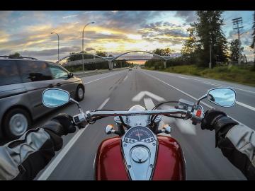 How blind spot warnings could be displayed directly in motorcycle mirrors