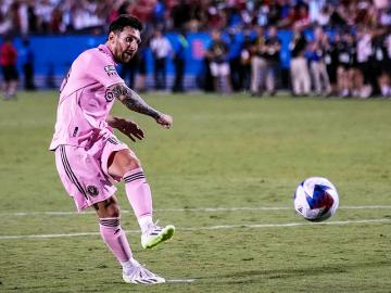 Photo of the day: Penalty Kick