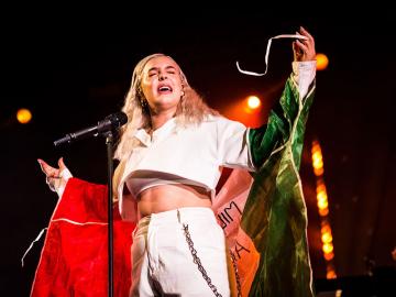 Performing live for my fans is like therapy for me: Anne-Marie