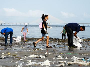 mumbai beach cleaning