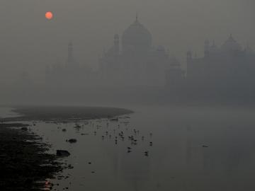 Photo of the day: Behind the thick curtains of smog