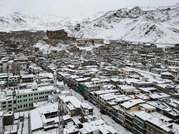 Photo of the day: Snow blanket for Leh