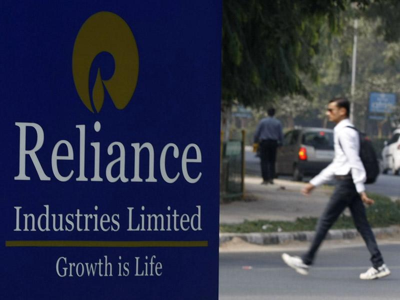 RIL fires on all cylinders, Q3FY18 net rises 25%