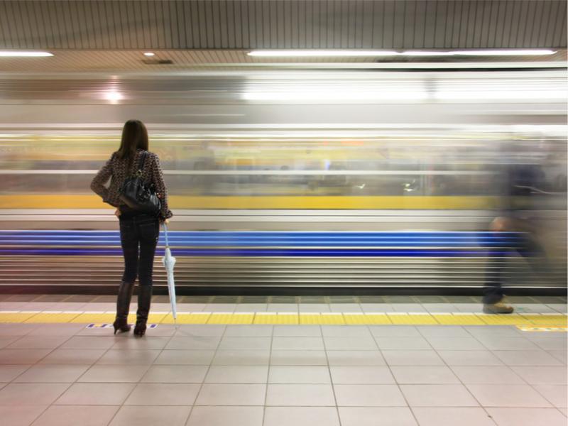 How the daily commute contributes to the gender wage gap