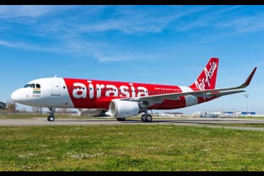 AirAsia-India-recieves-its-first-aircraft-300x189