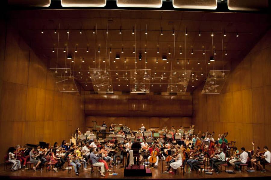 Symphony-Orchestra-of-India-in-rehearsal-Prasad-Gori-for-Forbes-India