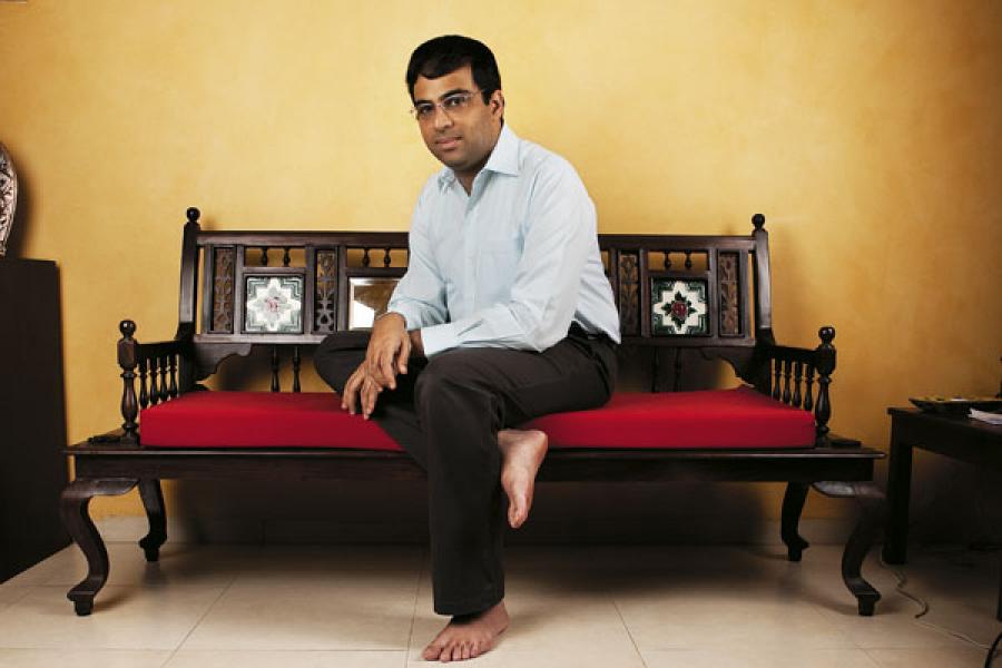 Viswanathan Anand returns home, stays away from family