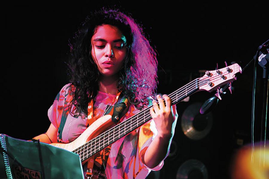 Mohini dey clearance bass guitar