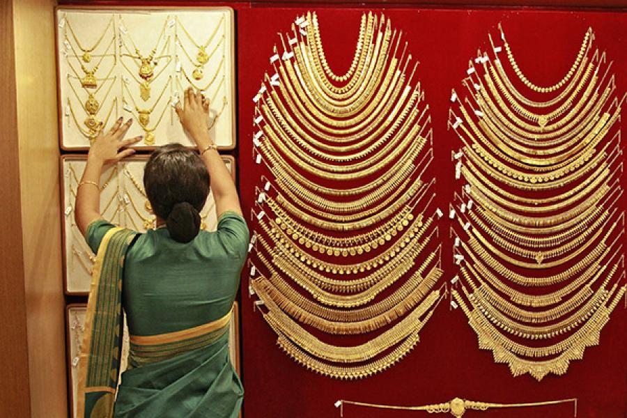 Jaitley encourages buying and selling of gold