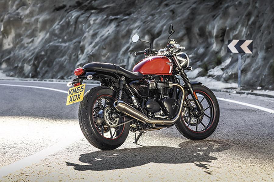 Motorcycle: Triumph Bonneville Street Twin