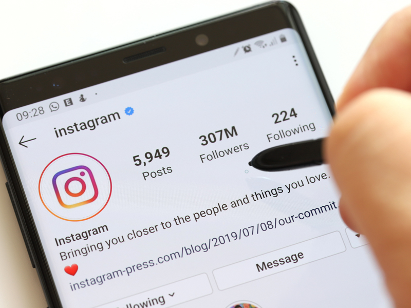 Instagram introduces a button for muting Posts and Stories from accounts without notifying the follower