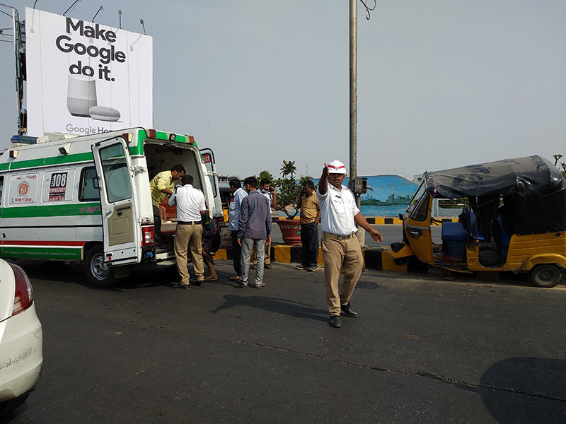Government to train ambulance drivers to provide first aid to road accident victims