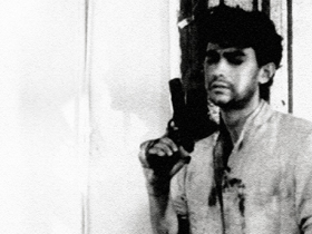 A gun totting Aamir Khan sports a stubble in Raakh.  