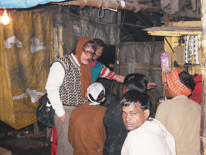 VILLAGERS IN Varanasi can't recognise Khan
