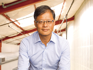 Jerry Yang builds bridges with innovative community in Silicon Valley