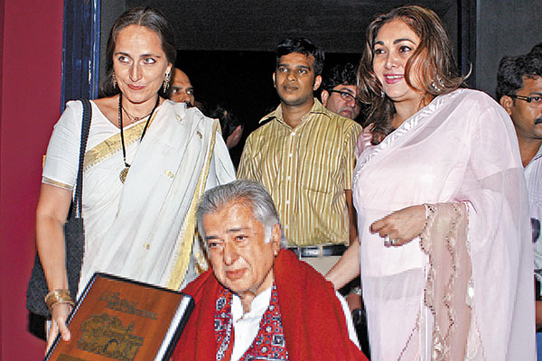 Sanjna with father Shashi Kapoor, the recipient of the Dadasaheb Phalke Award in 2015