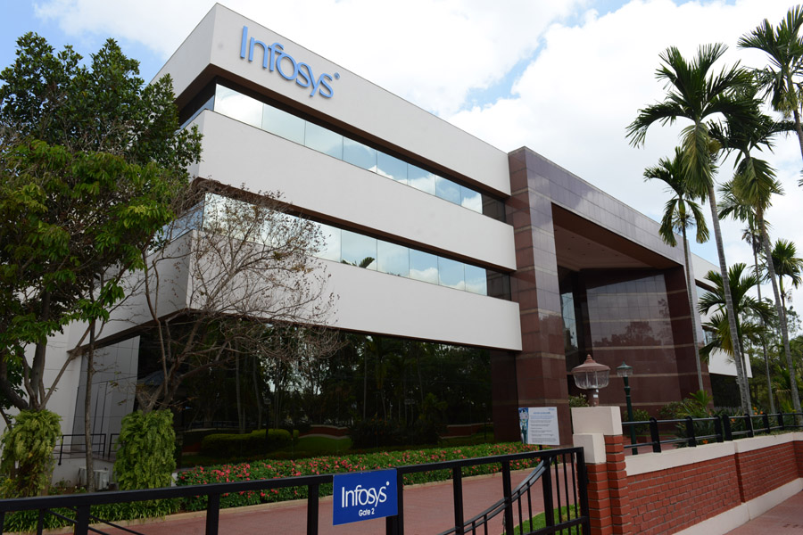 Infosys buyback to return  billion, a third of its cash reserves, to investors
