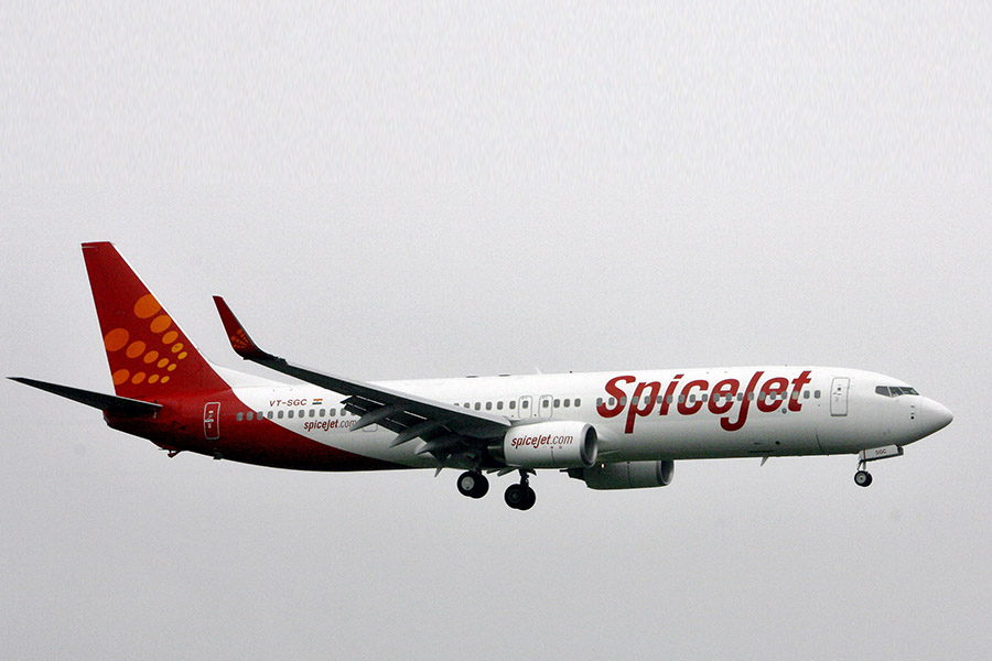 SpiceJet places an order for 100 Boeing 737-8 MAX aircraft