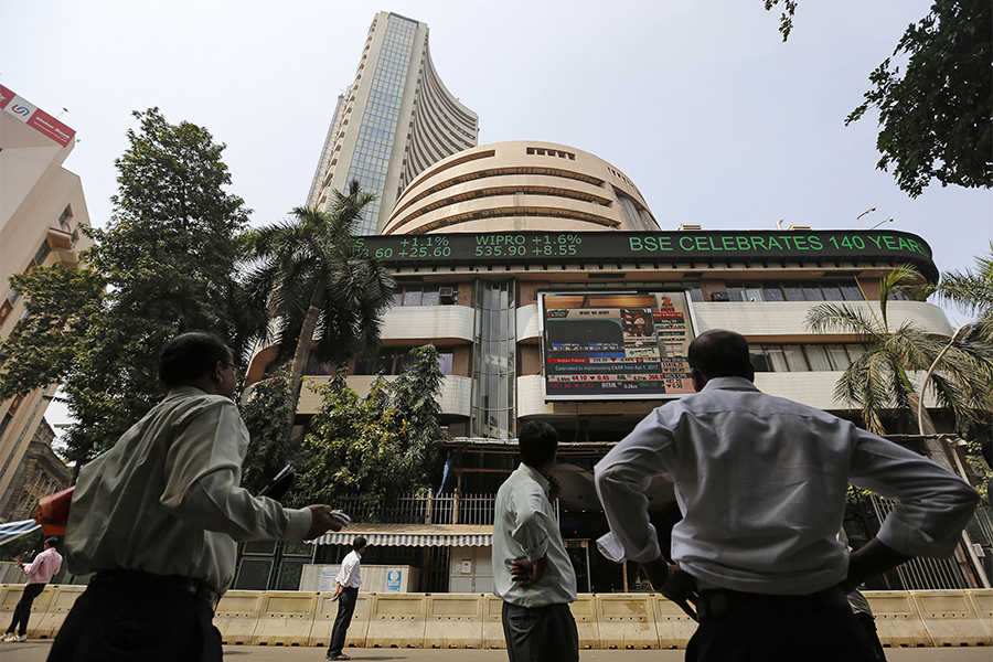 Sensex closes at record high on RBI rate cut hopes