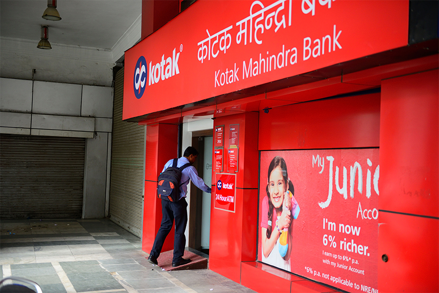 Kotak Mahindra Bank Q1 FY18 net profit down 6.5% sequentially, misses forecast