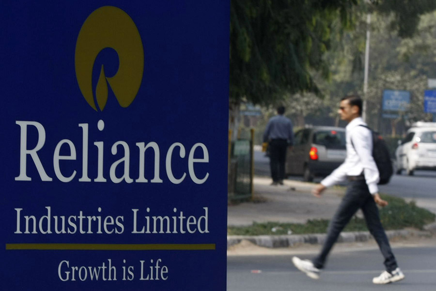 RIL fires on all cylinders, Q3FY18 net rises 25%