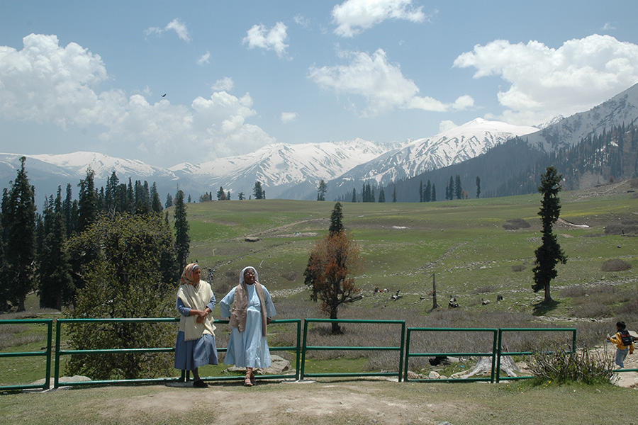 A tale of two regions: Jammu celebrates, Kashmir in gloom