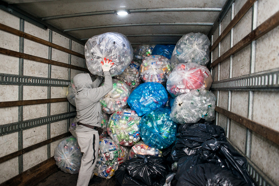 In New York, making ends meet on the 5-cent recycling deposit