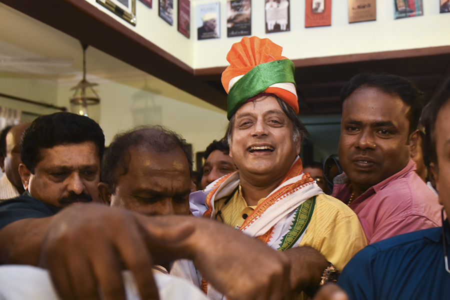 Shashi Tharoor in a comfortable lead in Thiruvananthapuram