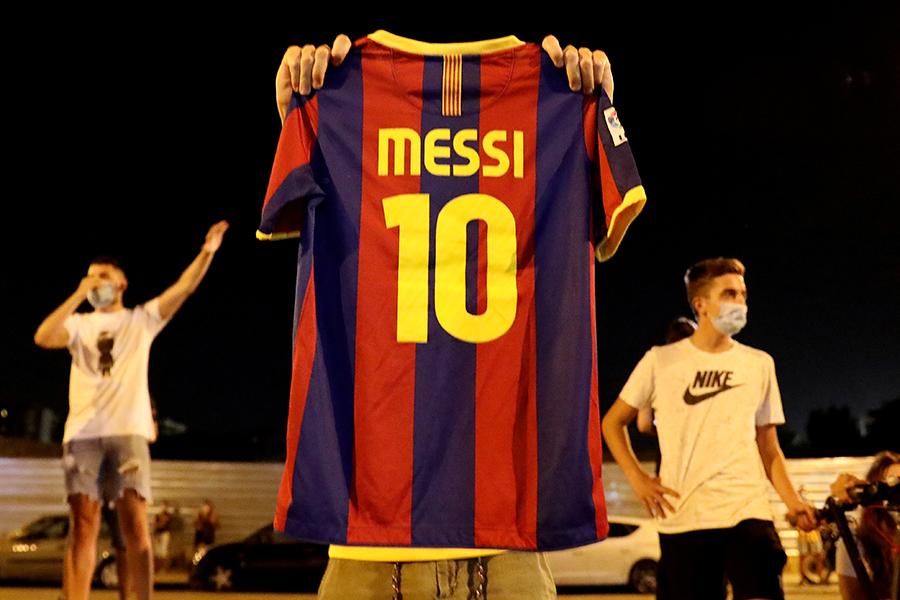 Photo of the day: Messi fans protest at Camp Nou