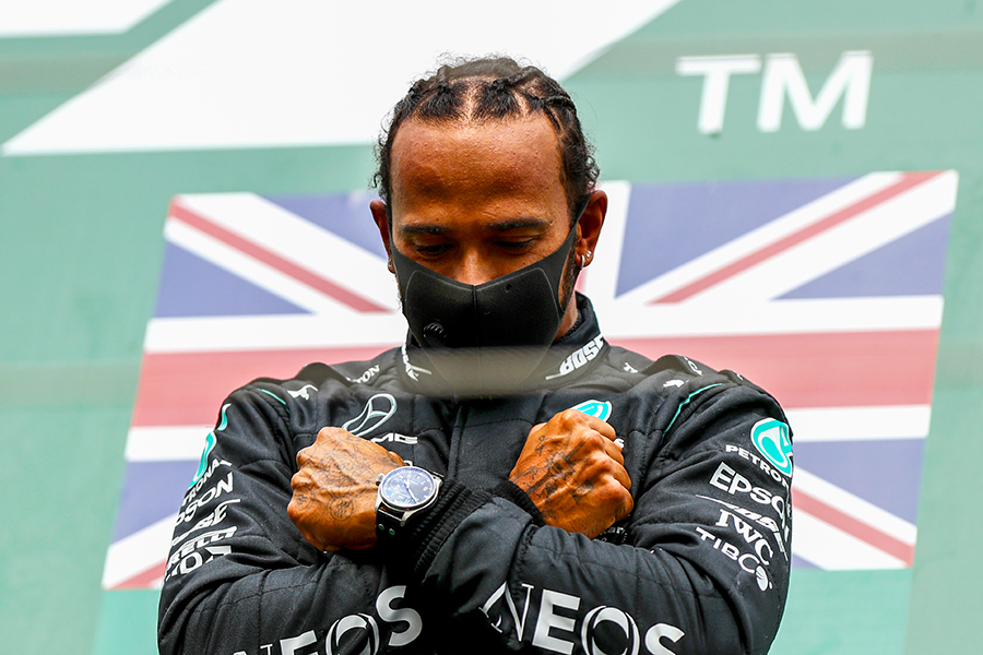 Photo of the day: F1 winner Lewis Hamilton pays tribute to Chadwick Boseman