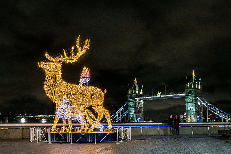 Photo of the Day: Christmas at London Bridge
