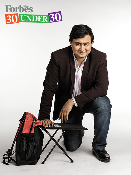 Meet Eshan Sadasivan, who invented a bag that doubles as a desk