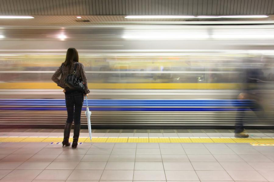 How the daily commute contributes to the gender wage gap