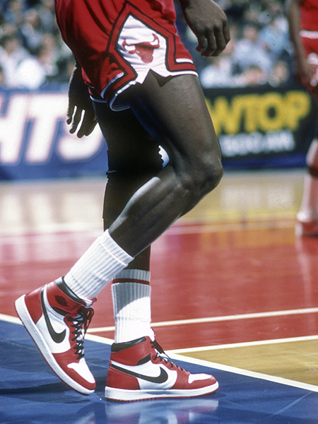 Michael Jordan's game-worn sneakers sell for 0,000