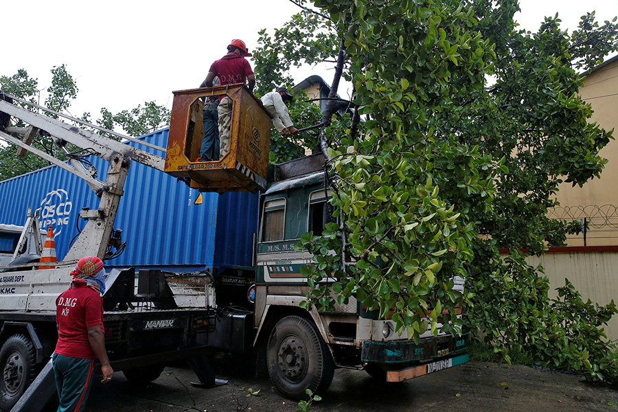 Photo of the day: Cyclone Amphan devastates Kolkata
