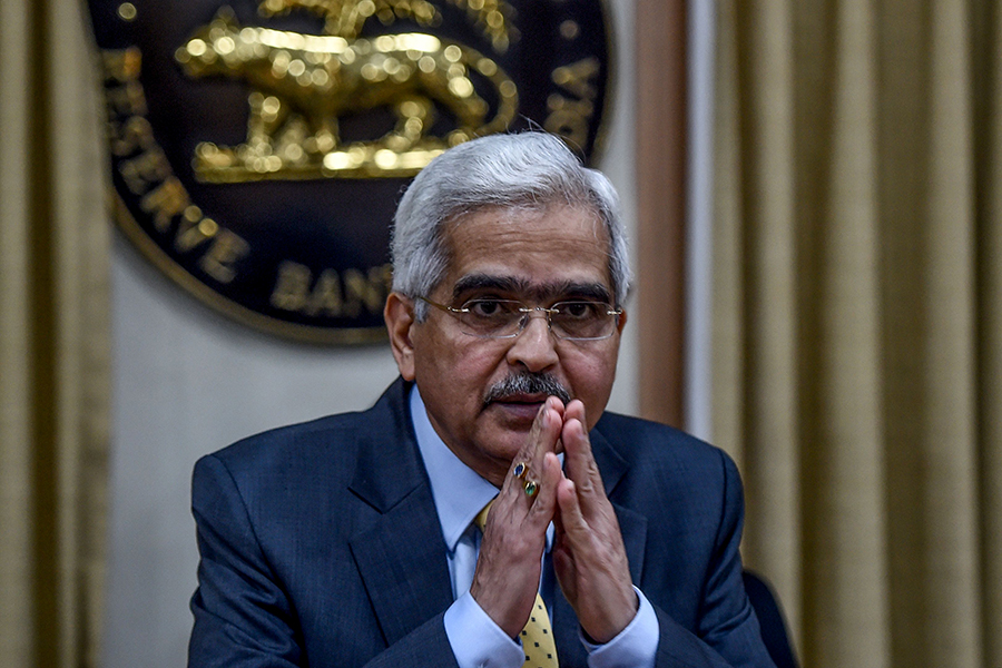 RBI cuts interest rates further by 40 bps; extends moratorium on loans