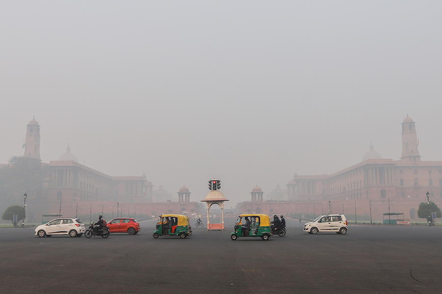 Photo of the Day: Smog cover envelopes Delhi