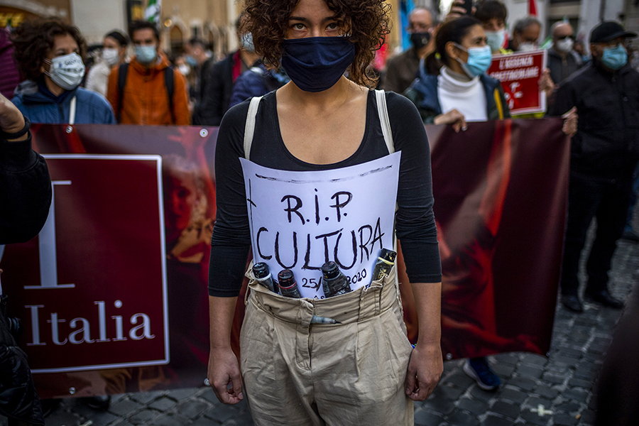 Photo of the day: Drama over Italy's lockdown