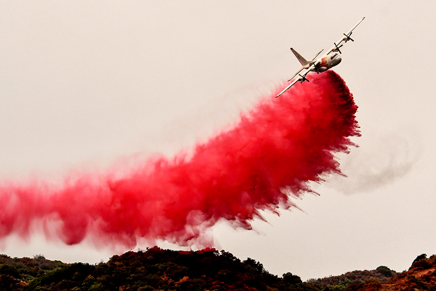 Photo of the Day: Tanker plane takes on California's bobcat fire