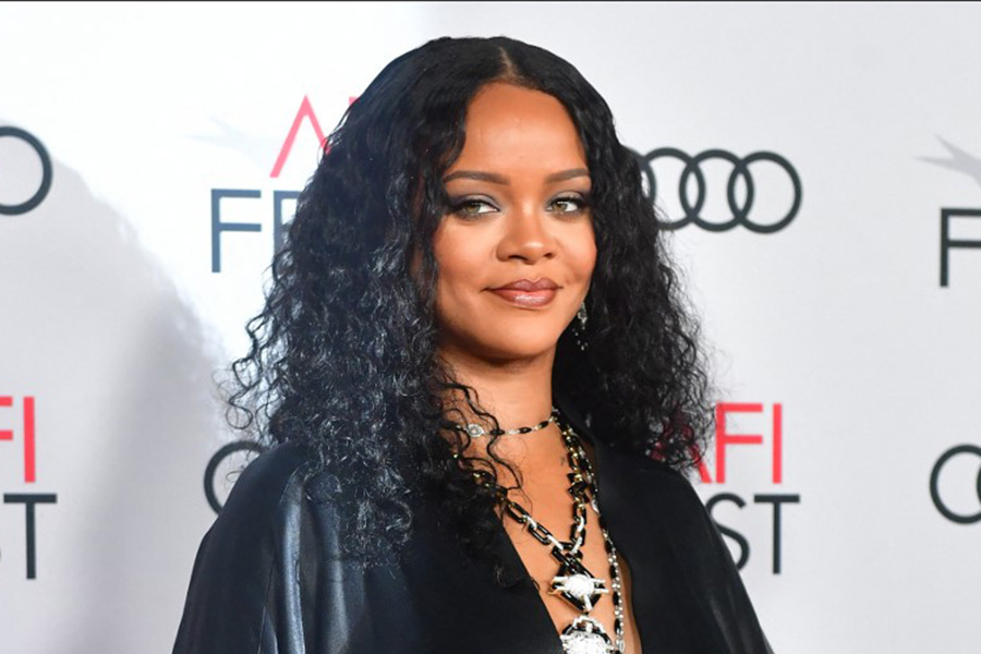 At <img.7 billion, Rihanna is wealthiest female musician in the world