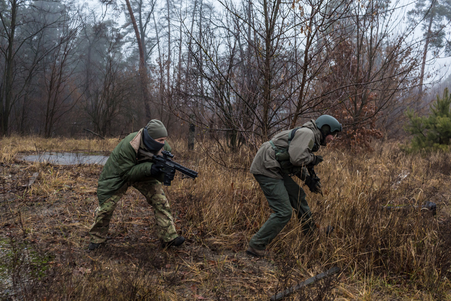 Training civilians, Ukraine nurtures a resistance in waiting