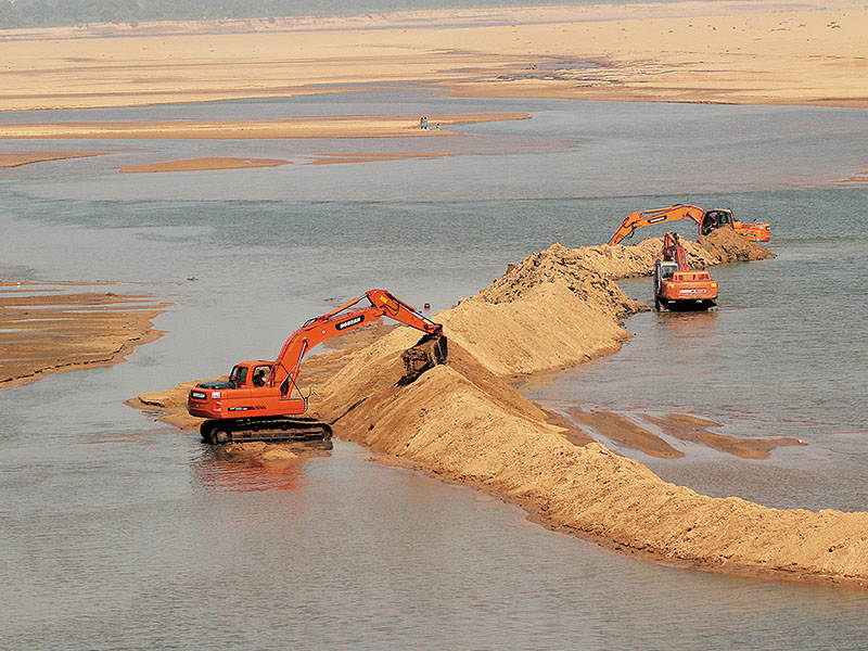 sand mining_gettyimages-1229697935-2048x2048_s