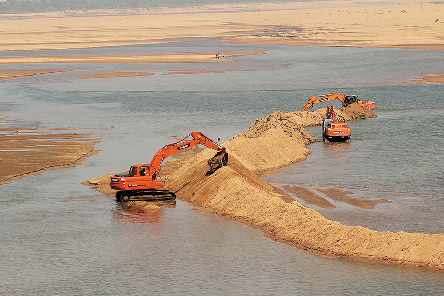 sand mining_gettyimages-1229697935-2048x2048